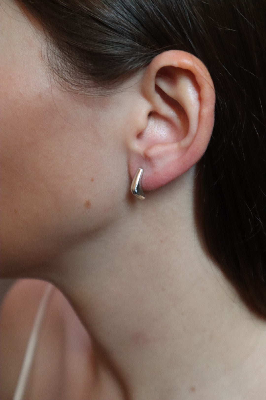 Monday Huggie Smooth Silver