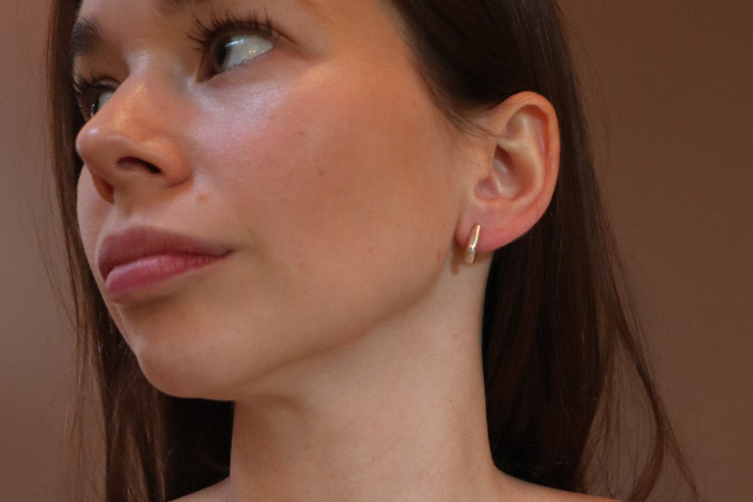 Monday Huggie Smooth Silver