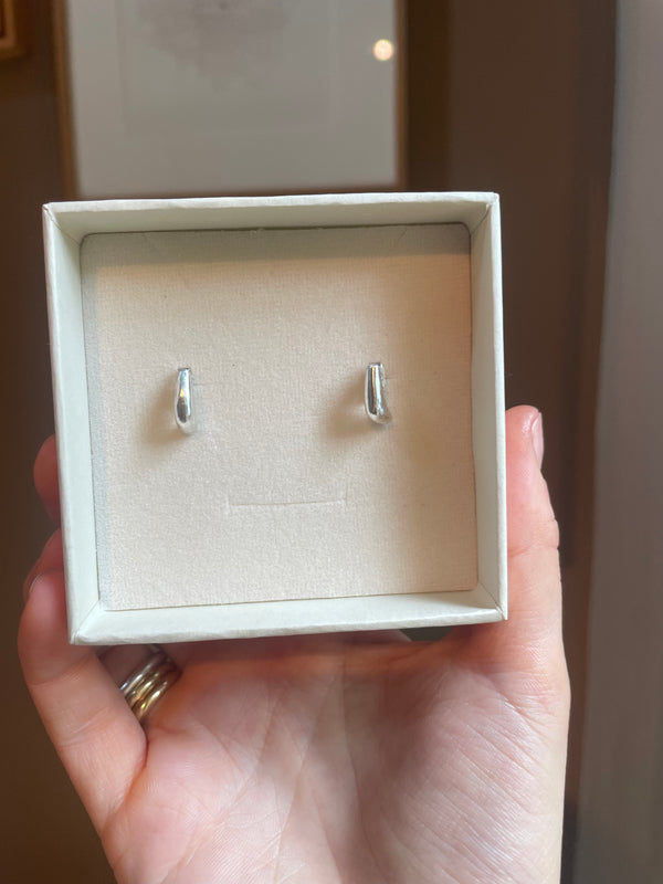 Monday Huggie Smooth Silver